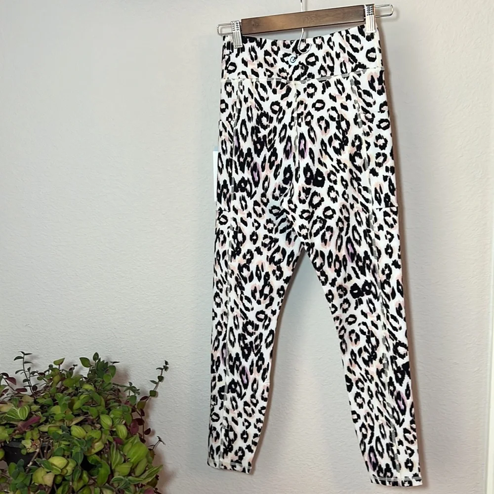 New Johnny Was Calme Endurance High Waist Legging Pockets 7/8 Cheetah Size Small - Picture 2 of 10